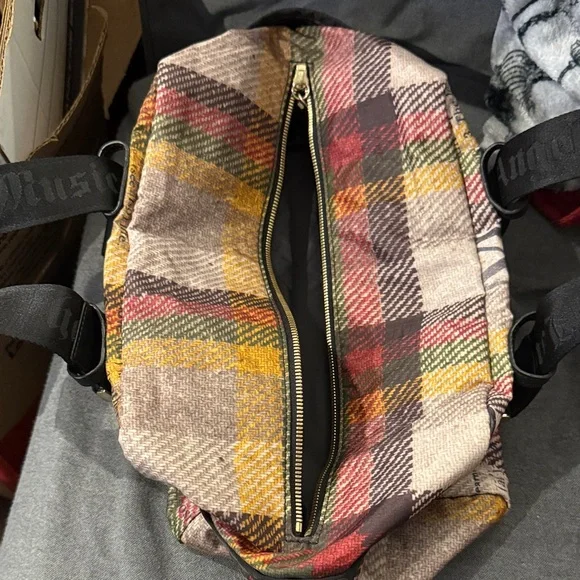 LeSportsac L.A.M.B Barrell Purse - Picture 3 of 14